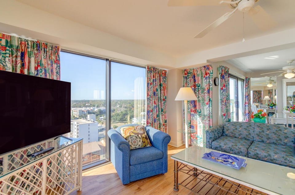 Spacious Balcony + Amenities House in Myrtle Beach