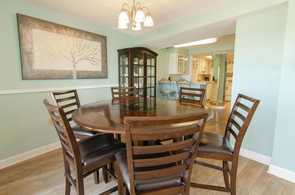 Great Beach Views + 2 Balconies House in Myrtle Beach