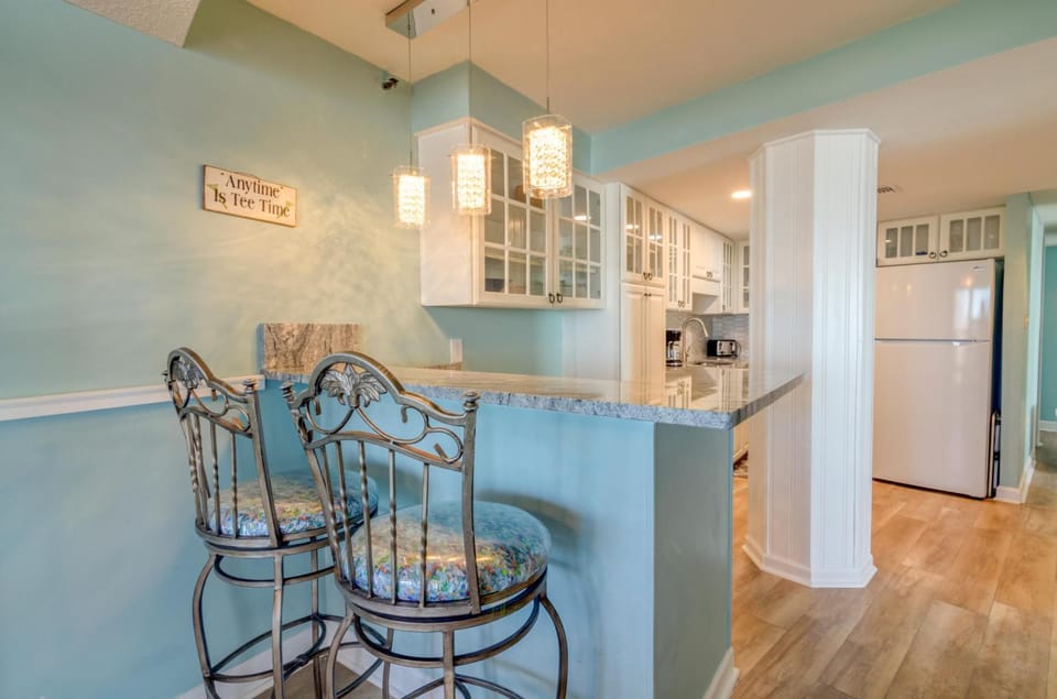 Great Beach Views + 2 Balconies House in Myrtle Beach