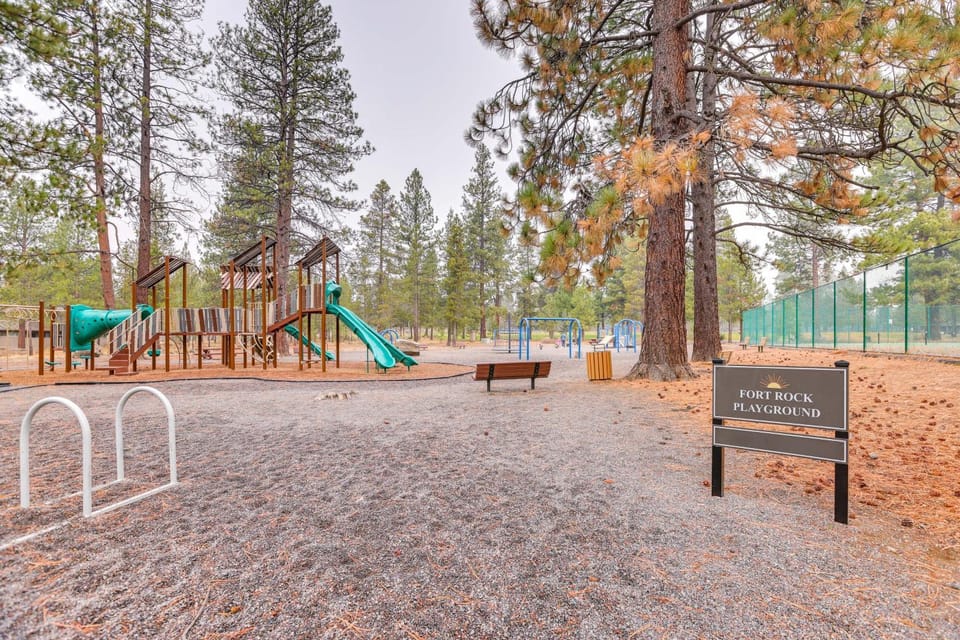 Hot Tub & Community Perks: Sunriver Retreat House in Sunriver