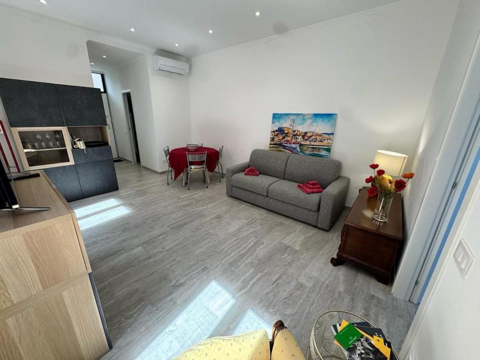 Living room, Dining area, air conditioner