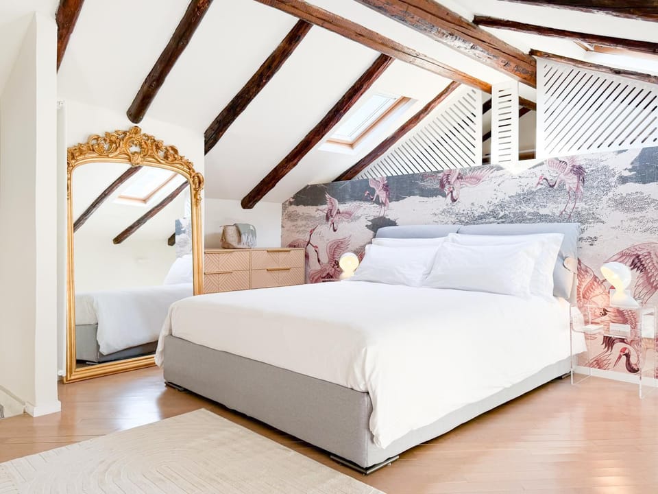 Bed, Photo of the whole room, Bedroom