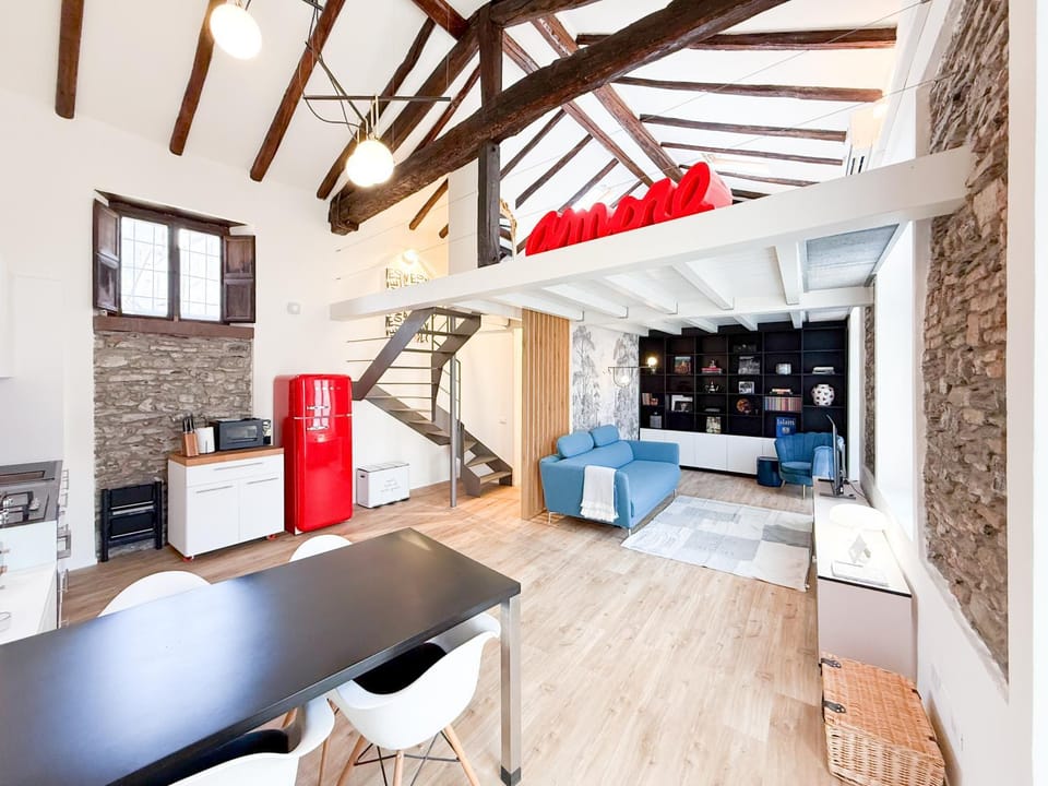 TV and multimedia, Kitchen or kitchenette, Living room, Seating area