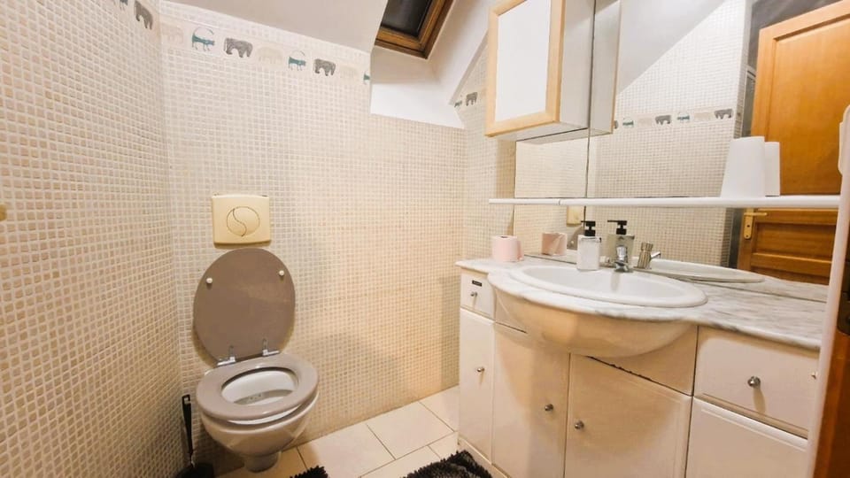 GRANDE SUITE salle de bain toilette privés Terrasse Parking prés Paris Vacation rental in Corbeil-Essonnes