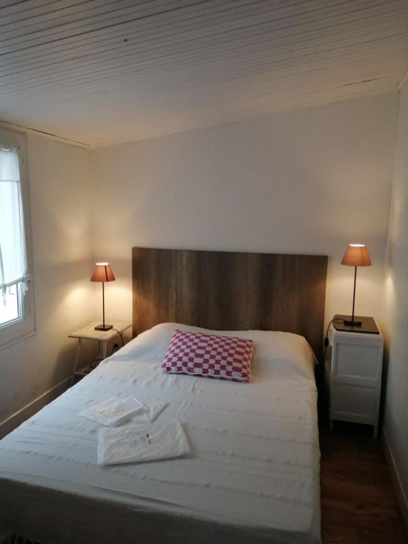 Bed, Photo of the whole room