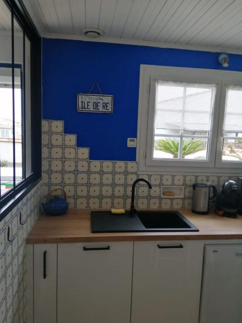 Coffee/tea facilities, Kitchen or kitchenette, stove, toaster
