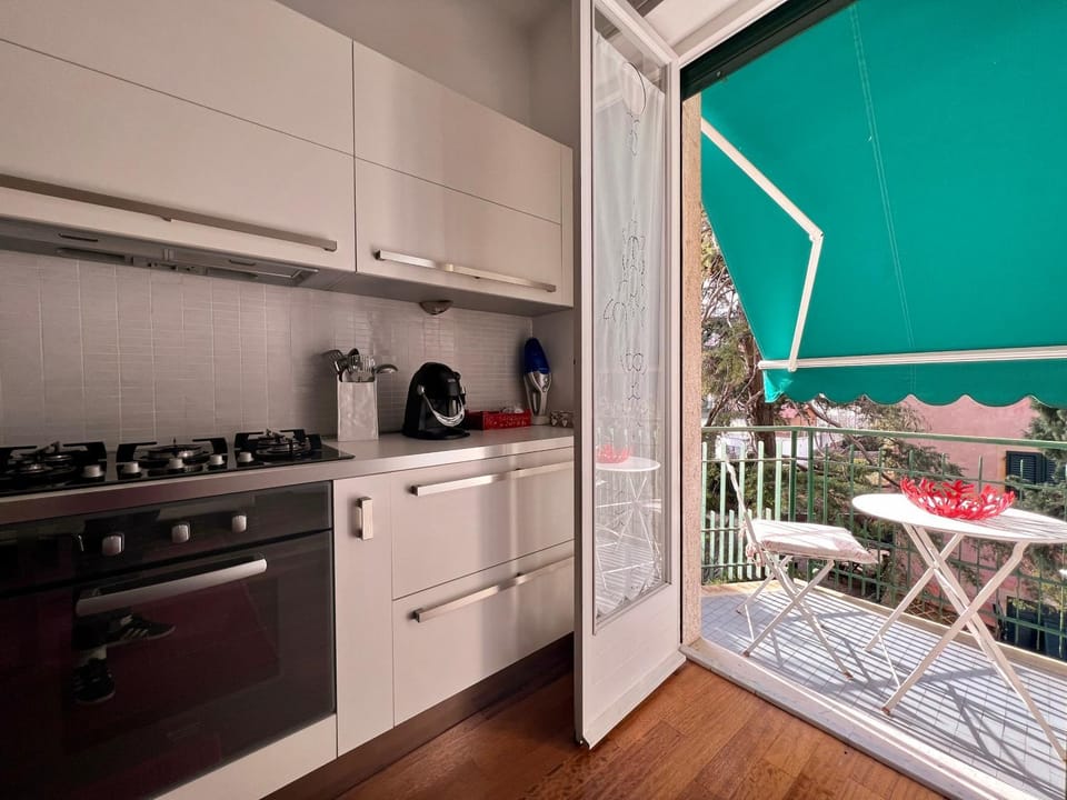 Balcony/Terrace, Dining area, stove