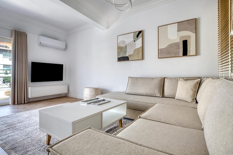 TV and multimedia, Living room, Seating area, air conditioner