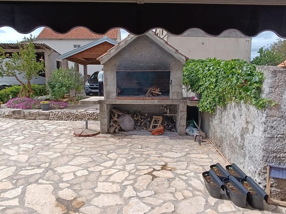 BBQ facilities, BBQ facilities