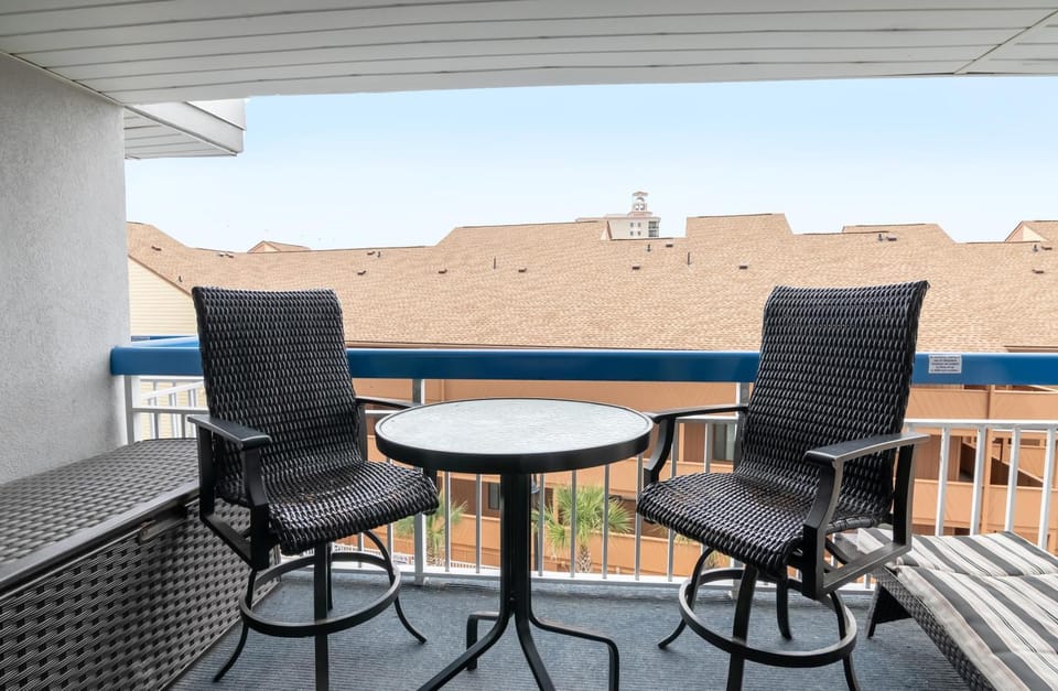 6-person Condo + Ocean Views House in Myrtle Beach