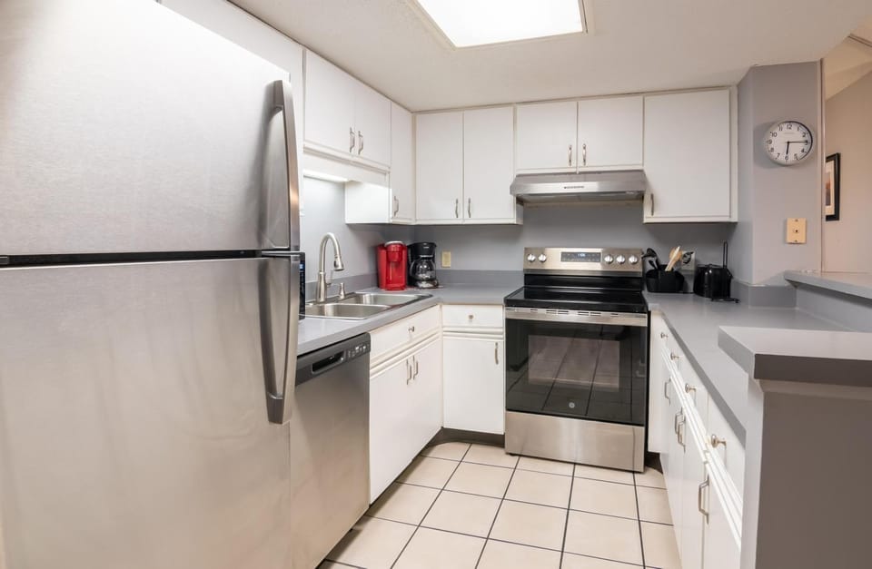 6-person Condo + Ocean Views House in Myrtle Beach