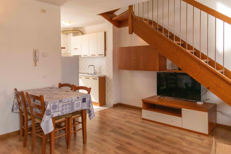 TV and multimedia, Living room, Dining area, Evening entertainment