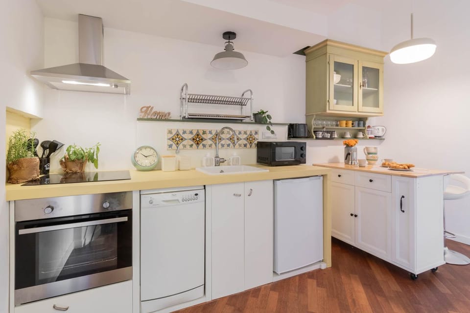 Kitchen or kitchenette, dishwasher, oven, stove