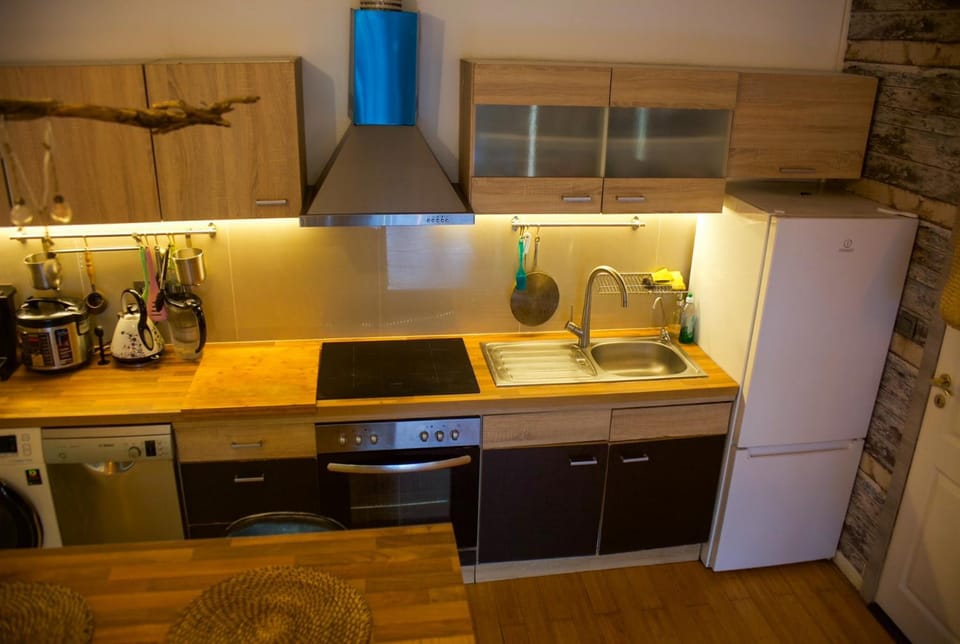 Coffee/tea facilities, Kitchen or kitchenette, dishwasher, oven, pet friendly, stove