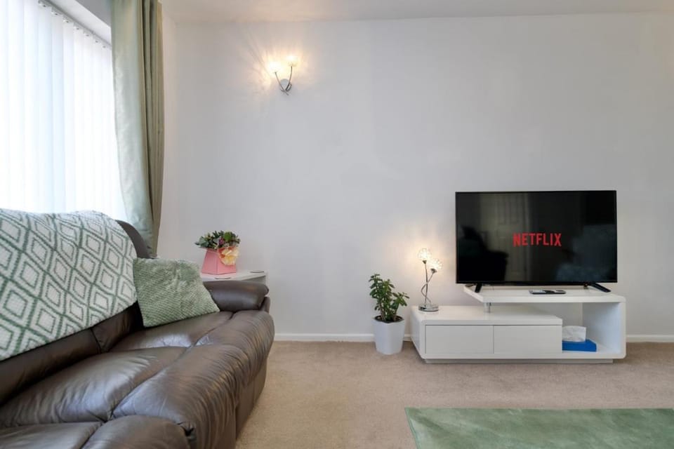 Communal lounge/ TV room, TV and multimedia, Living room, Seating area