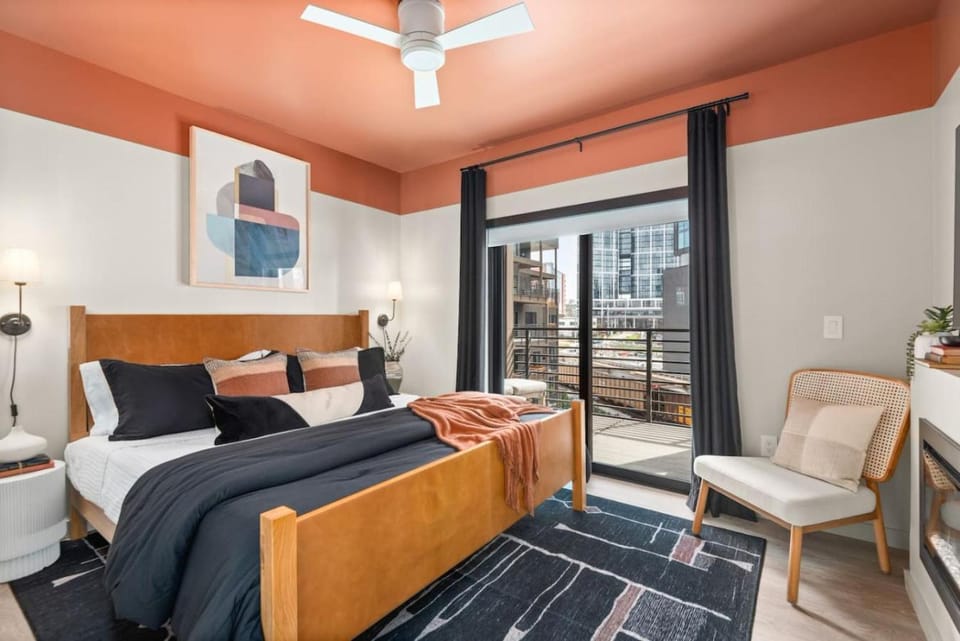 Layla's Downtown Nash Retreat | Walk to Broadway - Pool, Gym, Private Balcony, and more! House in The Gulch