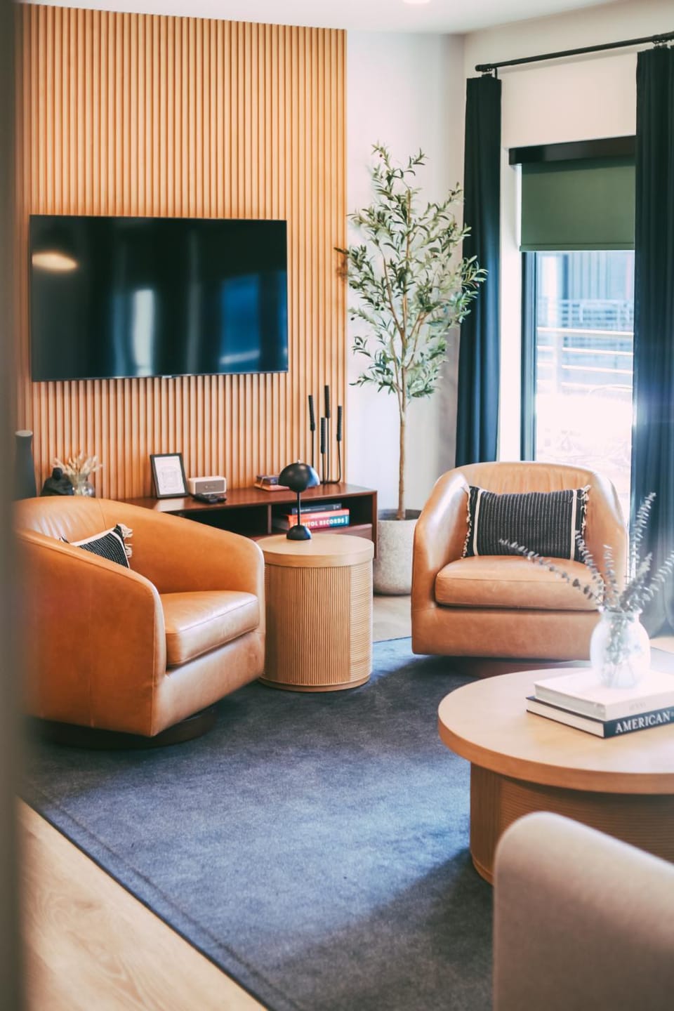 Layla's Downtown Nash Retreat | Walk to Broadway - Pool, Gym, Private Balcony, and more! House in The Gulch