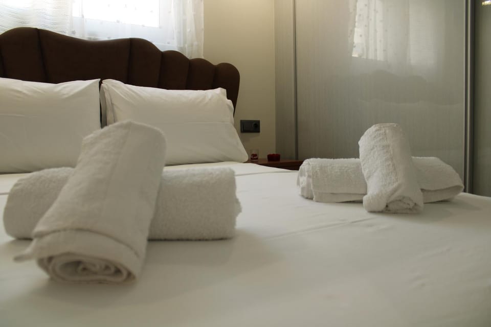 Bedroom, towels