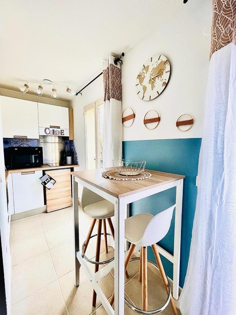 Studio cosy et climatisé au coeur du village Apartment in Valbonne