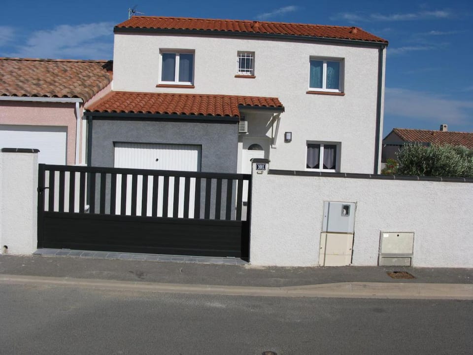 Property building, Day