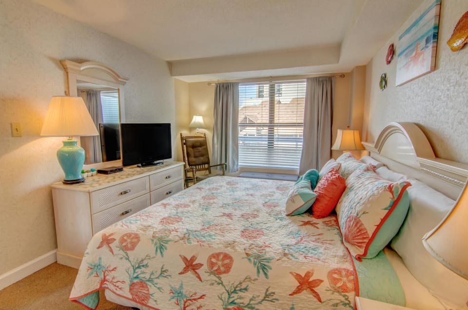 Oceanview Condo + Resort Amenities House in Myrtle Beach