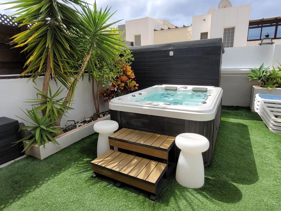 Hot Tub, Pool view, Swimming pool