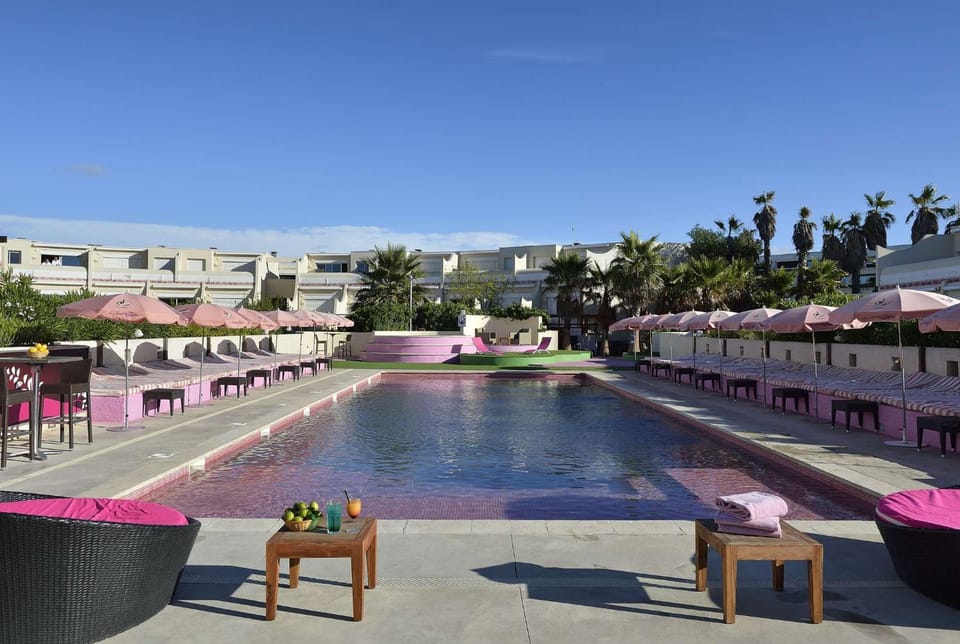 Pool view, Swimming pool, sunbed