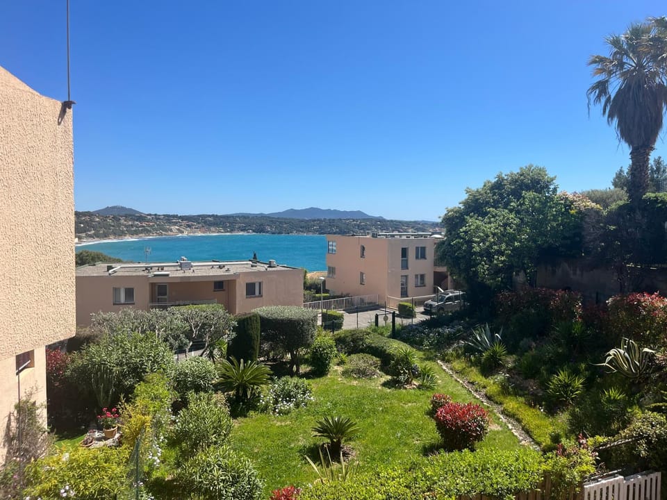 Magnifique studio Vue mer Apartment in Sanary-sur-Mer