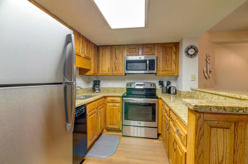 Condo w/ Pool Access + Ocean Views House in Myrtle Beach