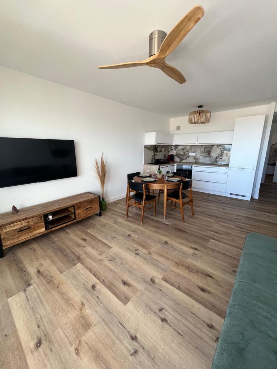 TV and multimedia, Kitchen or kitchenette, Dining area