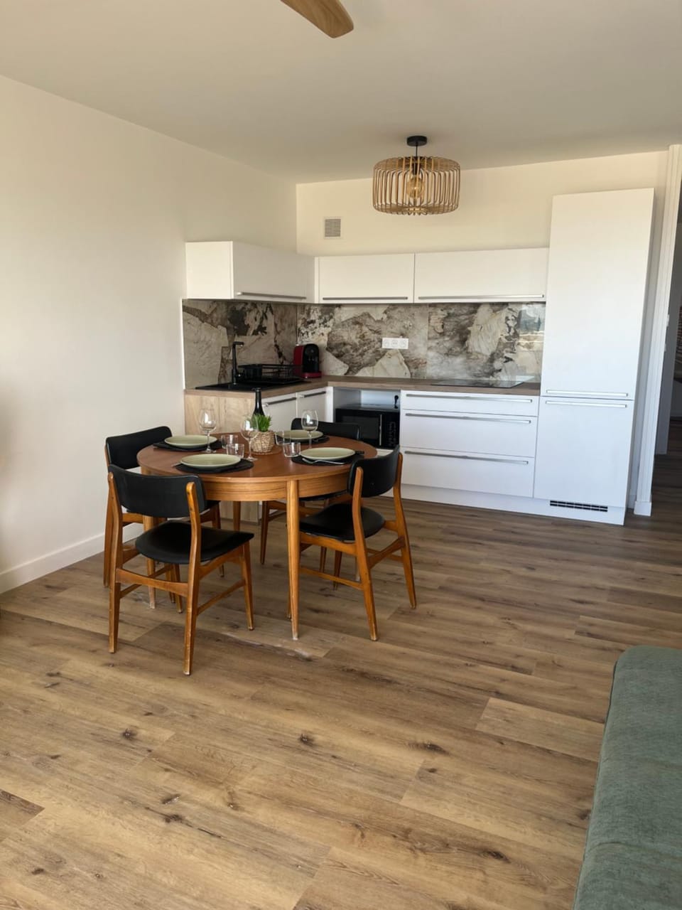 Kitchen or kitchenette, Dining area, stove