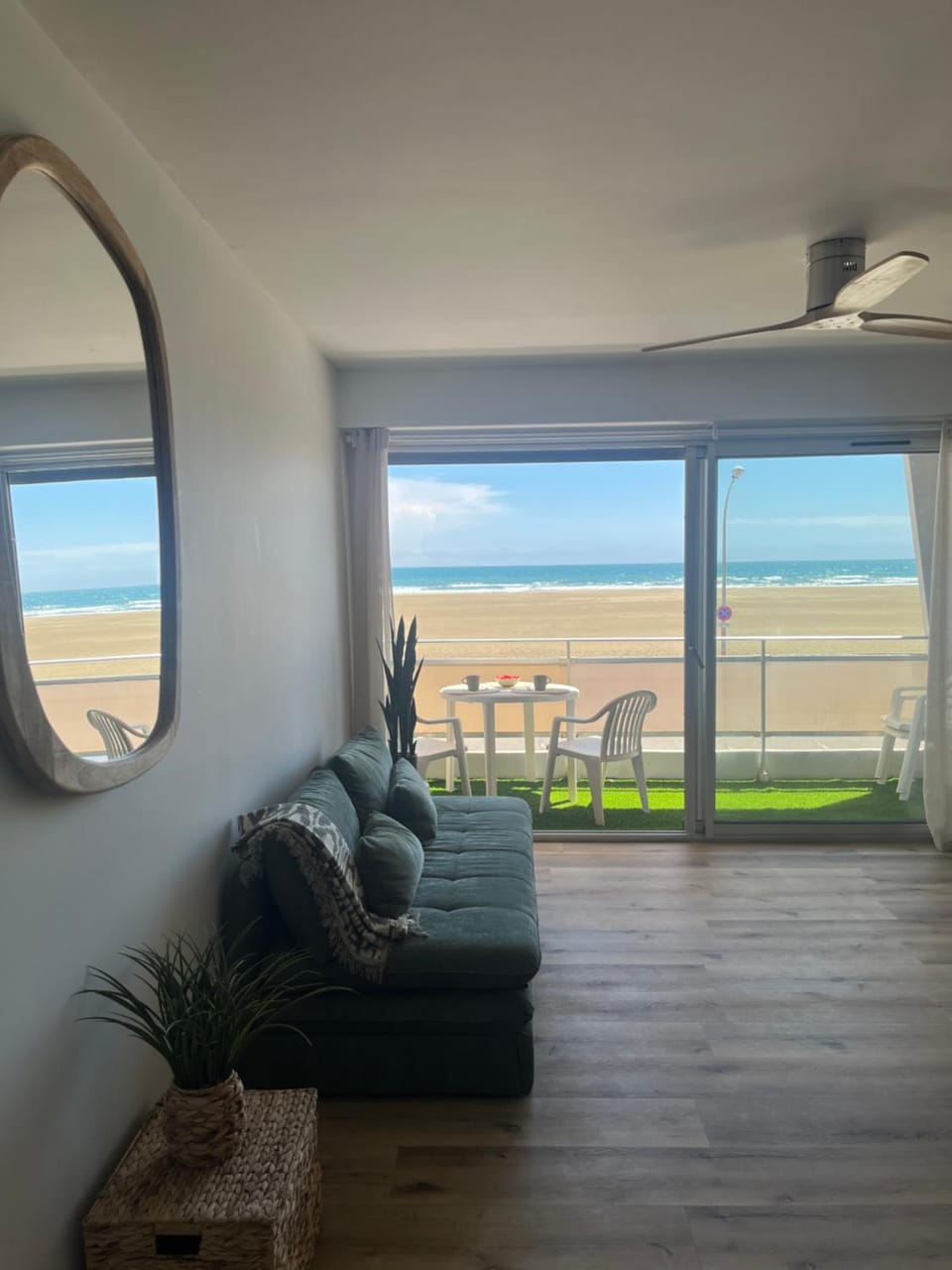 View (from property/room), Balcony/Terrace, Living room, Seating area, Sea view