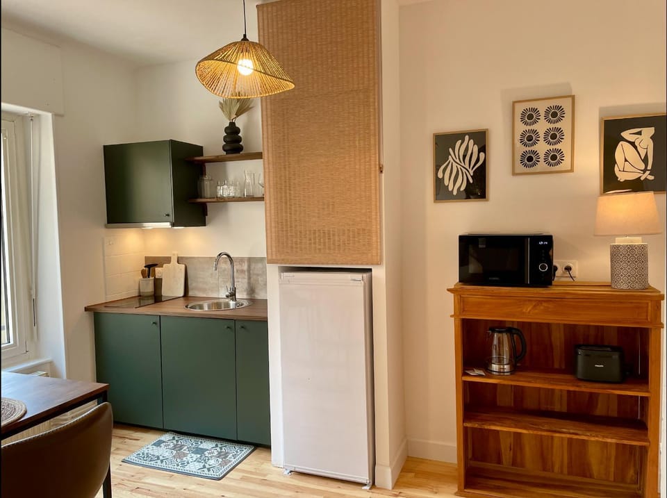Kitchen or kitchenette, stove