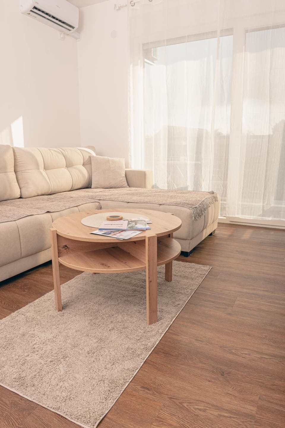 Living room, Seating area, air conditioner