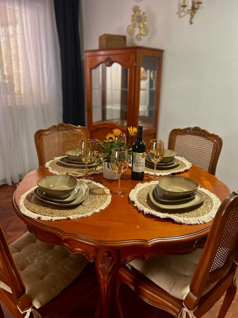 Food and drinks, Dining area, Food