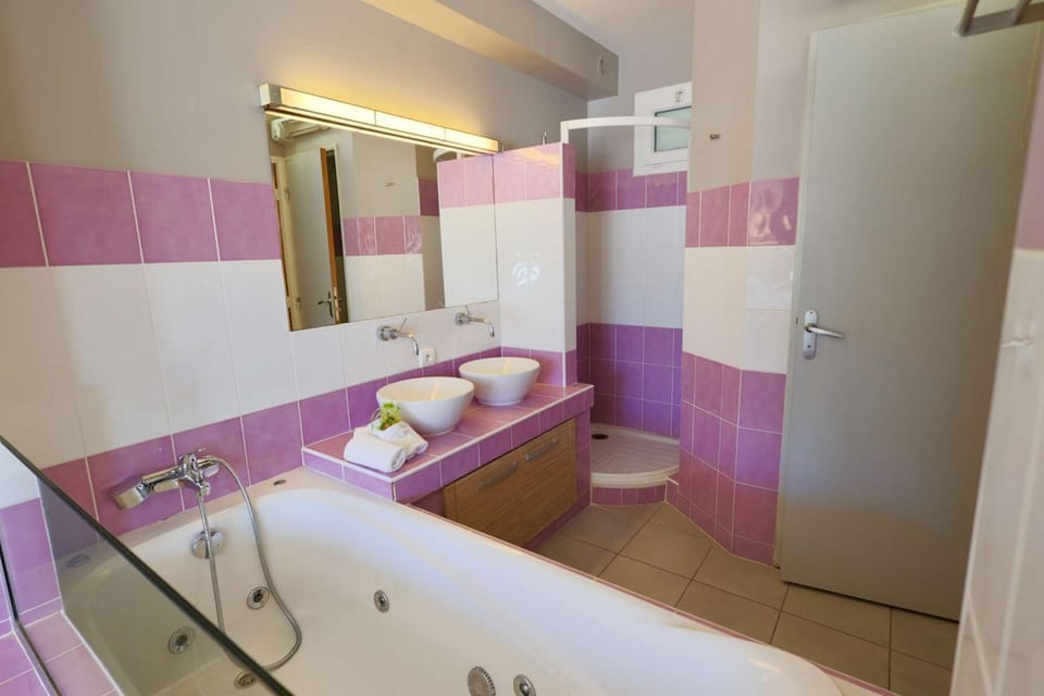 LOVE ROOM Jardin d'Eden BY AGN JE117 - Suite Junior Premium "réservé aux couples" Apartment in Agde