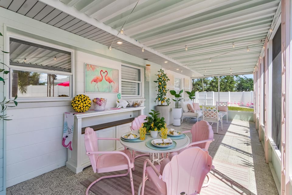 Retro Beach Retreat w/ Surf Shack in South Venice House in South Venice