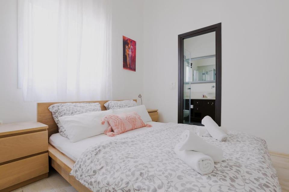 Spacious 2BR Apartment with 2 Bathrooms, Living Room & Kitchen - Prime LocationNear ddizengoff st Apartment in Tel Aviv-Yafo