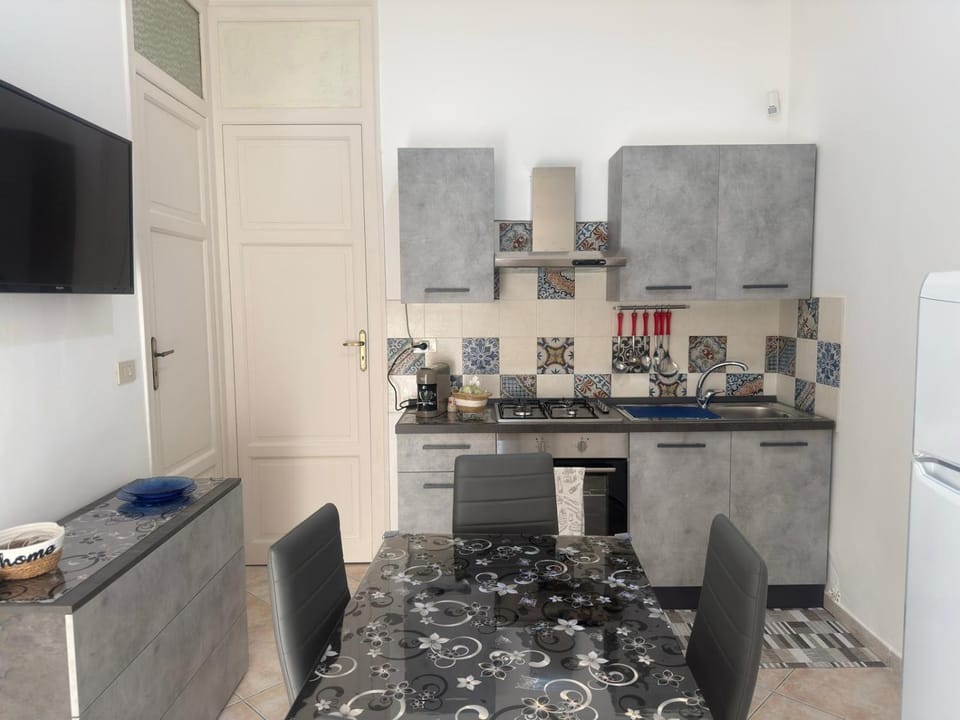 TV and multimedia, Kitchen or kitchenette, stove