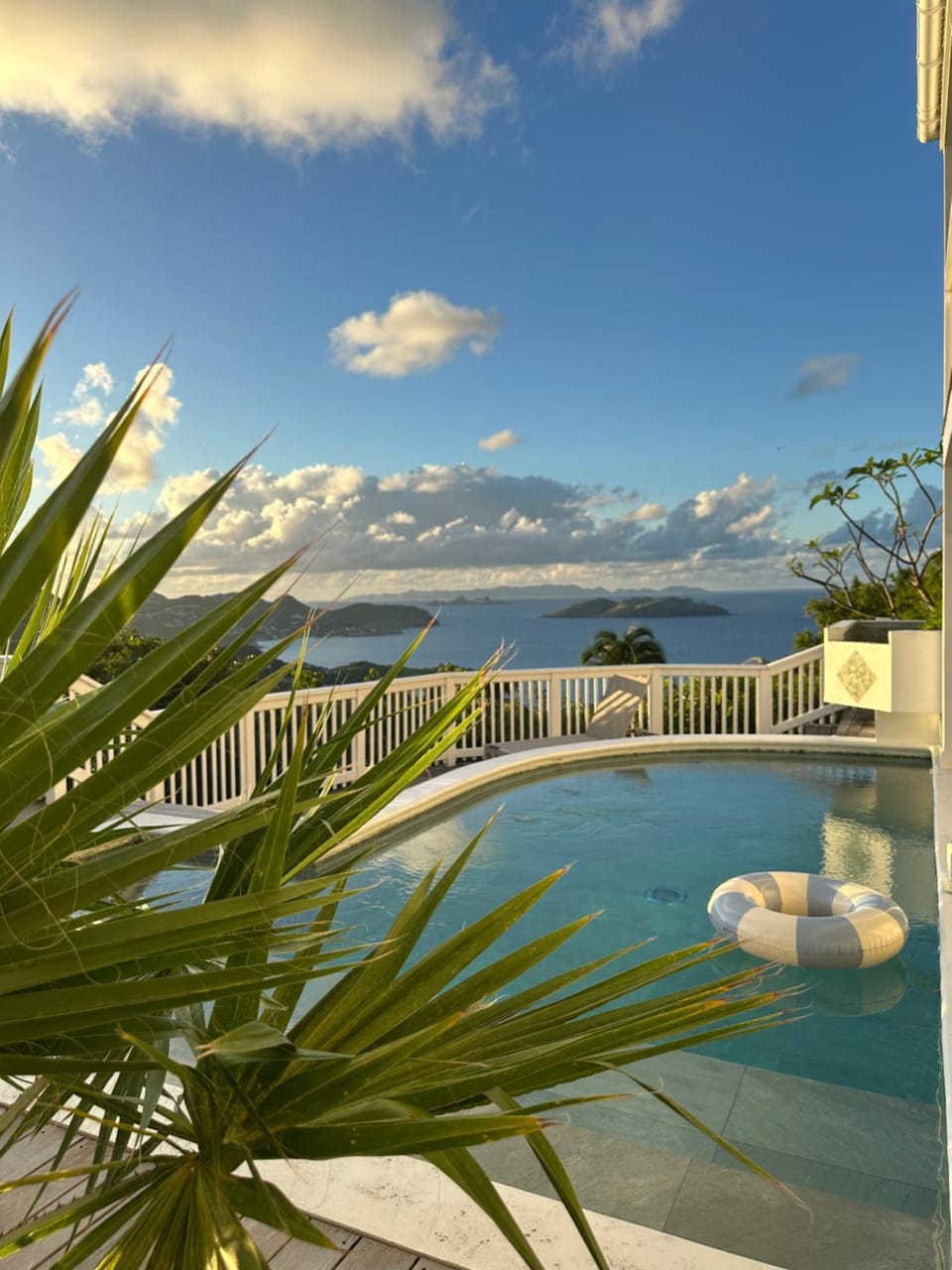View (from property/room), Sea view, Swimming pool