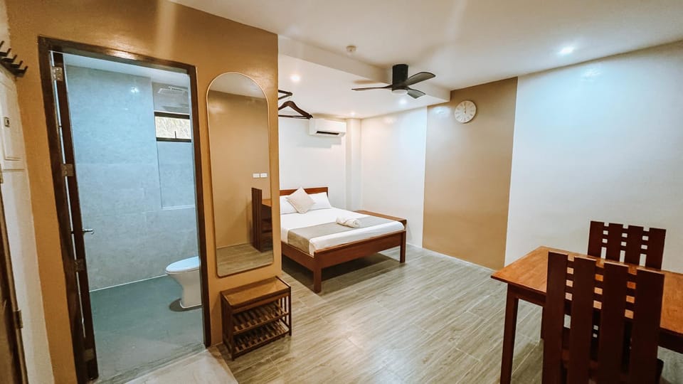 Photo of the whole room, Bedroom