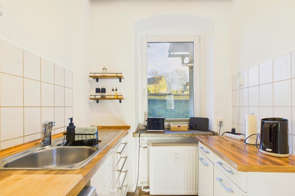 Coffee/tea facilities, dishwasher, stove, kitchen