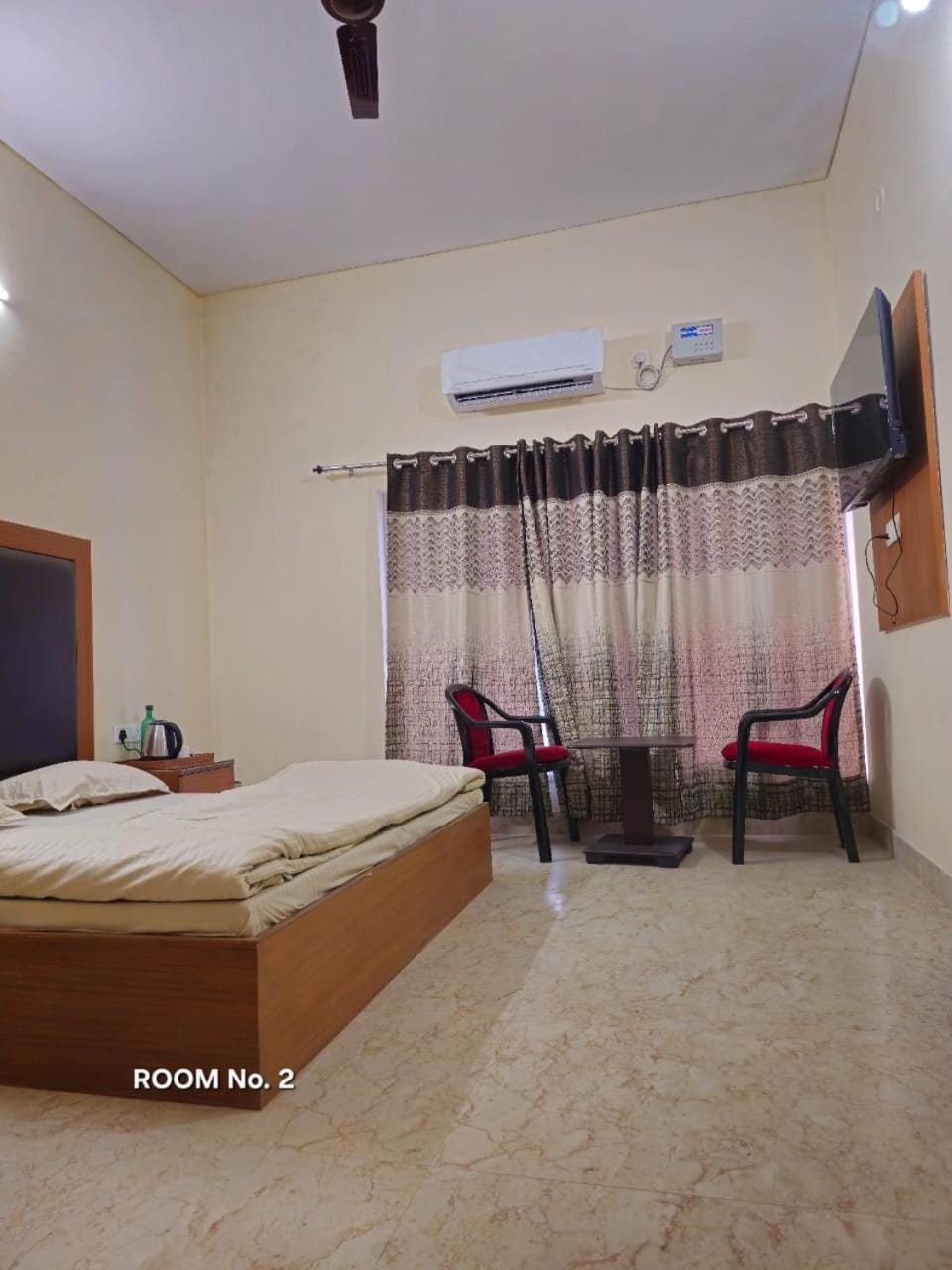 Bed, TV and multimedia, Photo of the whole room, Seating area, Bedroom, air conditioner