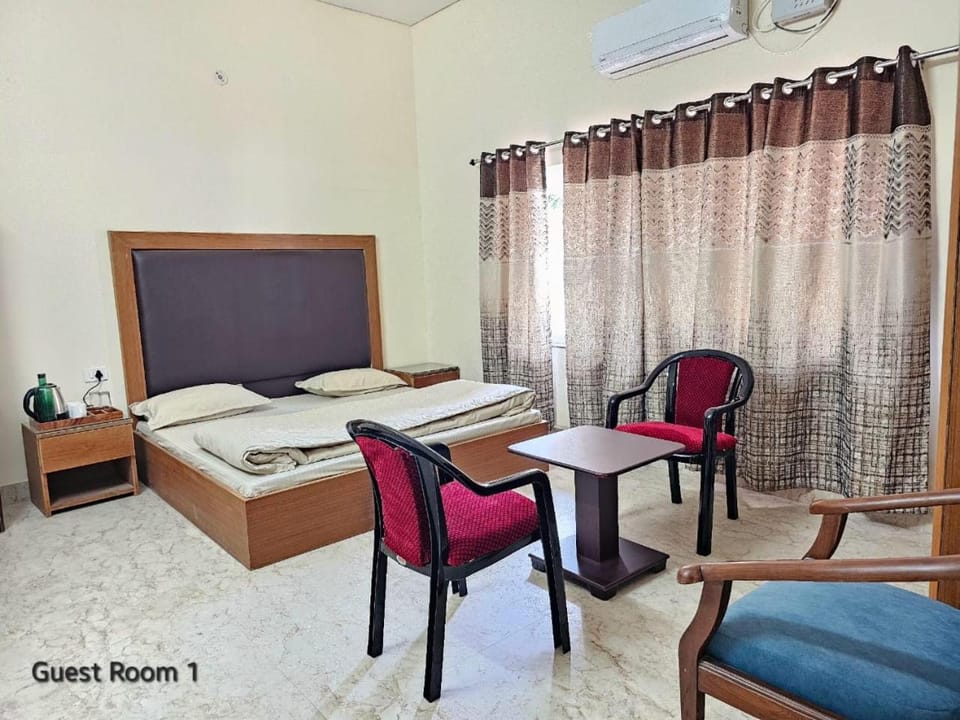 Bed, Living room, air conditioner