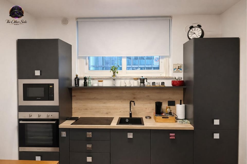 "The Other Side" Studio Apartment in Lainate