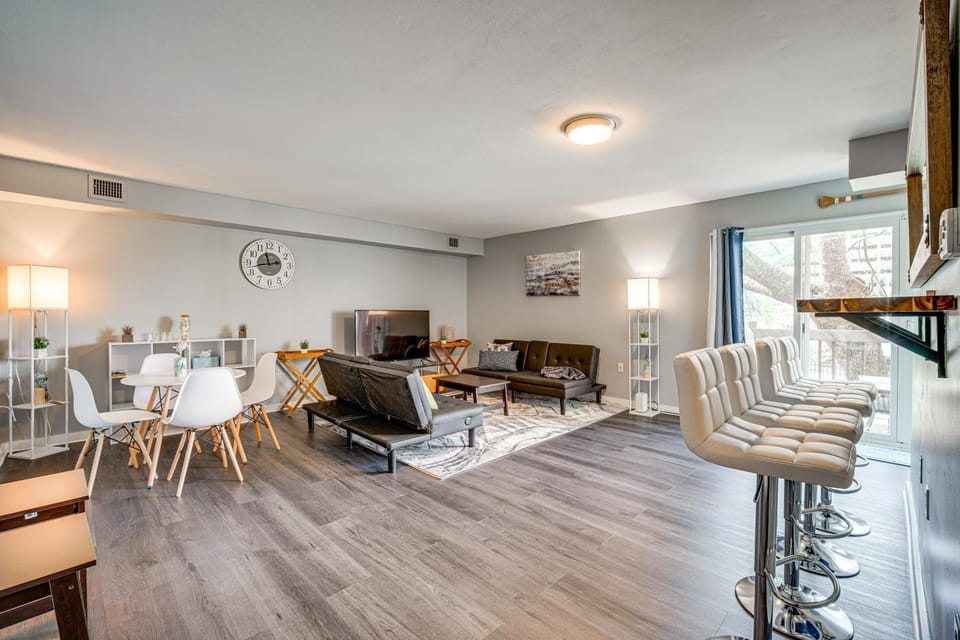 Walk to Casino: Condo w/ Balcony in Atlantic City! House in Atlantic City