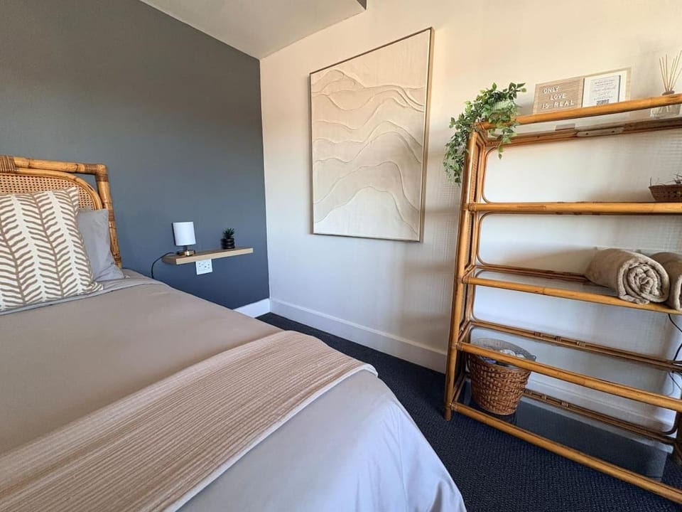 Bed, Bedroom, towels, wardrobe