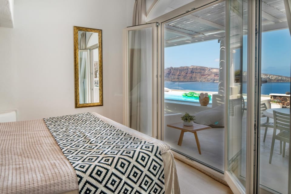 Bed, Photo of the whole room, Bedroom, Swimming pool, Swimming pool