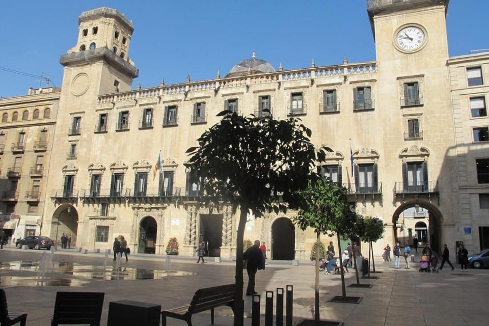 Stunning apartment in old town, centre & beach Apartment in Alicante