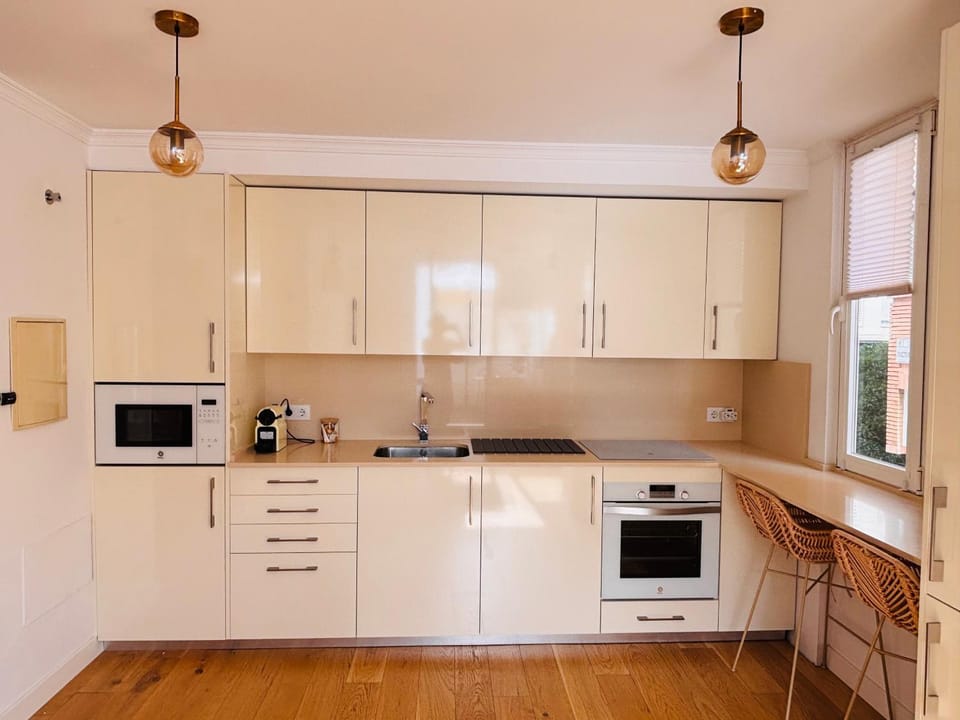 Apartment with private Terrace, Kingsize Bed, Highspeed-Wifi & AC Apartment in Malaga